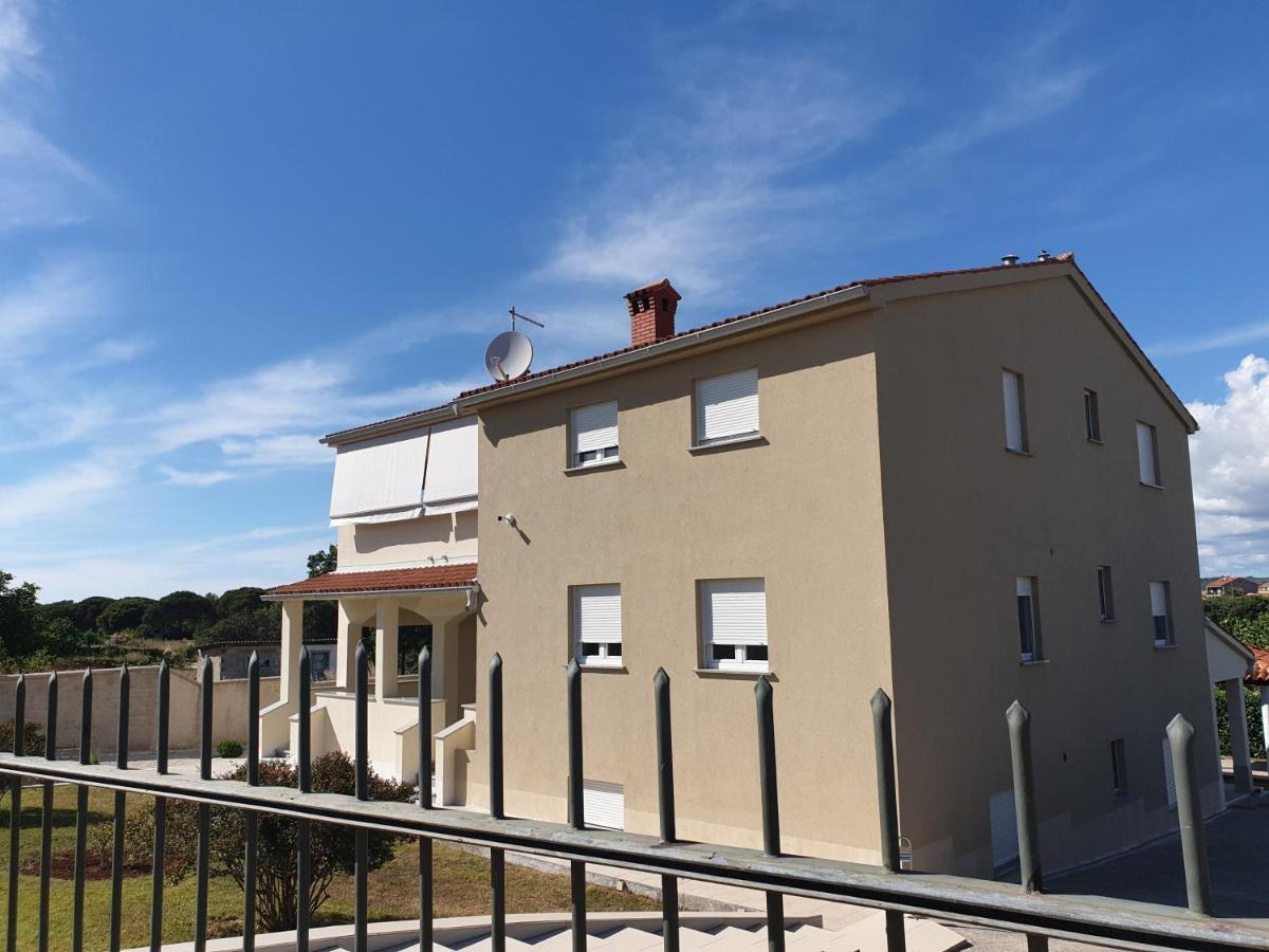 Apartments With A Parking Space Valbandon, Fazana - 7296 Štinjan المظهر الخارجي الصورة