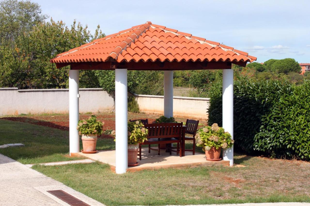 Apartments With A Parking Space Valbandon, Fazana - 7296 Štinjan المظهر الخارجي الصورة
