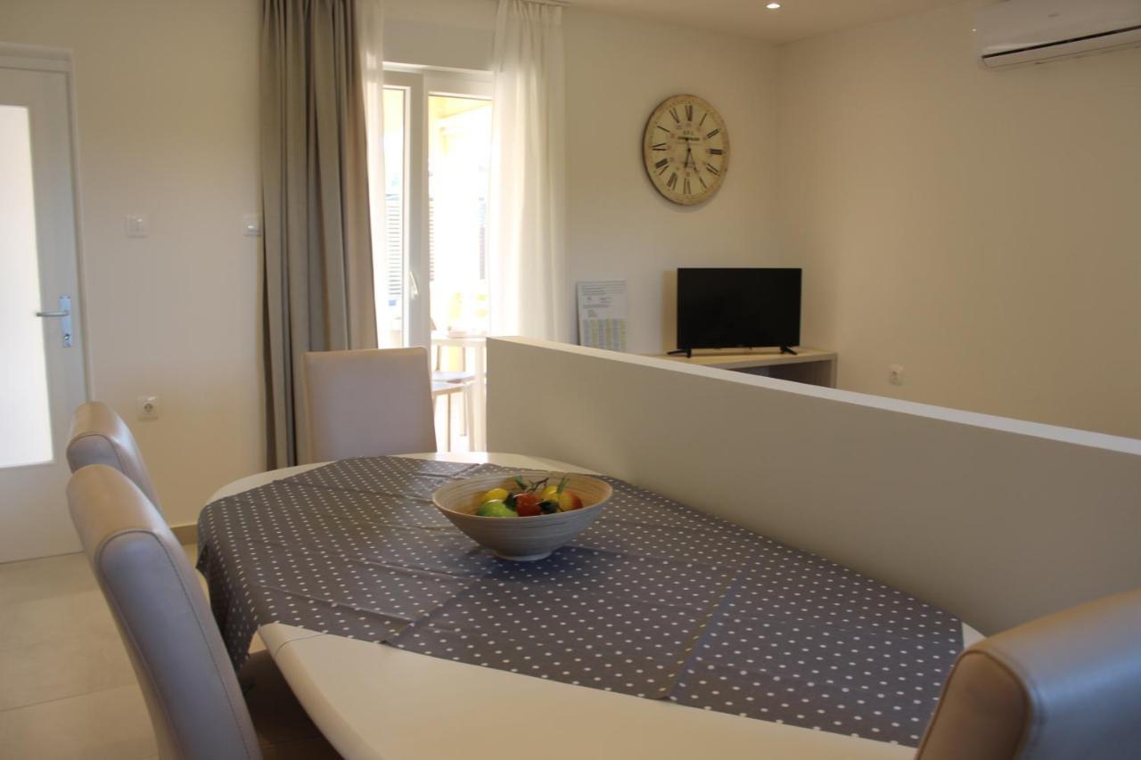 Apartments With A Parking Space Valbandon, Fazana - 7296 Štinjan المظهر الخارجي الصورة